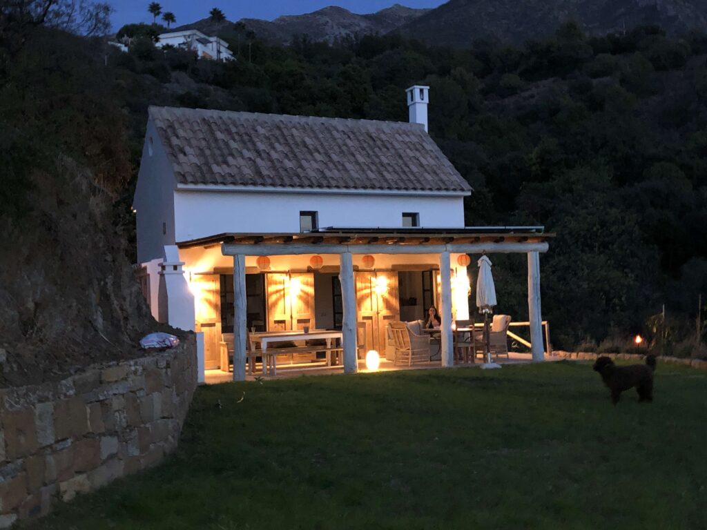 Finca illuminated at dusk with covered veranda – Finca Vista Lago Istán
