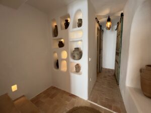 Wall with decorative niches at Casa Aduar 22 Marbella Old Town