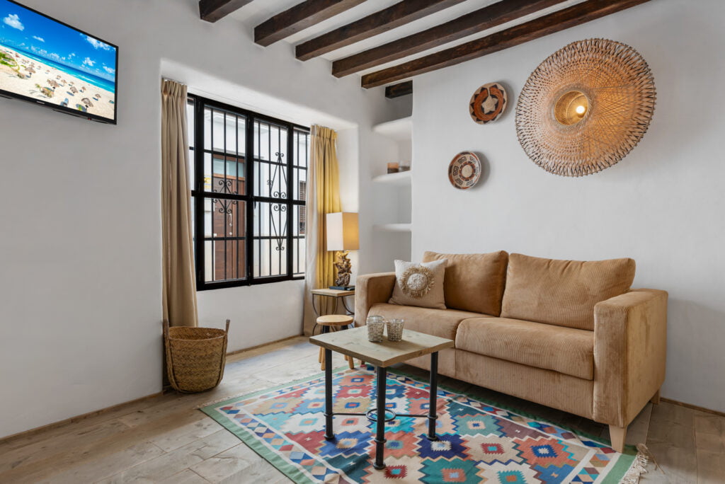 Living room Casa Aduar 22 – stylish holiday apartment in Marbella Old Town