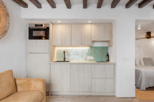 Fully equipped kitchen at Casa Aduar 22 apartment in Marbella Old Tow