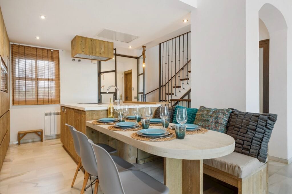 Dining area with round table and staircase – Jardín de los Pinos Marbella