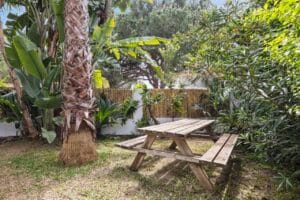 Private garden with wooden picnic table and trees – Jardín de los Pinos Marbella