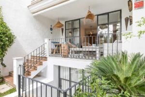 Interior landing with staircase and open layout – Jardín de los Pinos Marbella