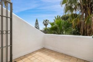 Private terrace with tiled floor and white walls – Jardín de los Pinos Marbella