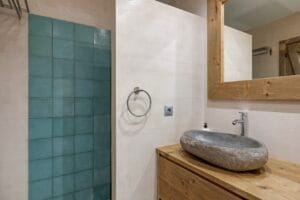 Shower area with tiled walls – Jardín de los Pinos Marbella
