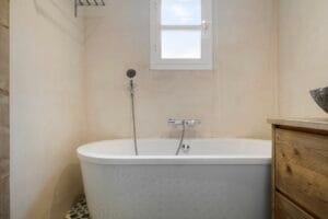 Bathroom with freestanding bathtub – Jardín de los Pinos Marbella