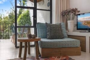 Living room corner with armchair and natural light – Jardín de los Pinos Marbella