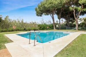Pool area with sunbeds – Jardín de los Pinos Marbella