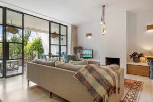 Cozy double bedroom with plaid blanket – Jardín de los Pinos Marbella