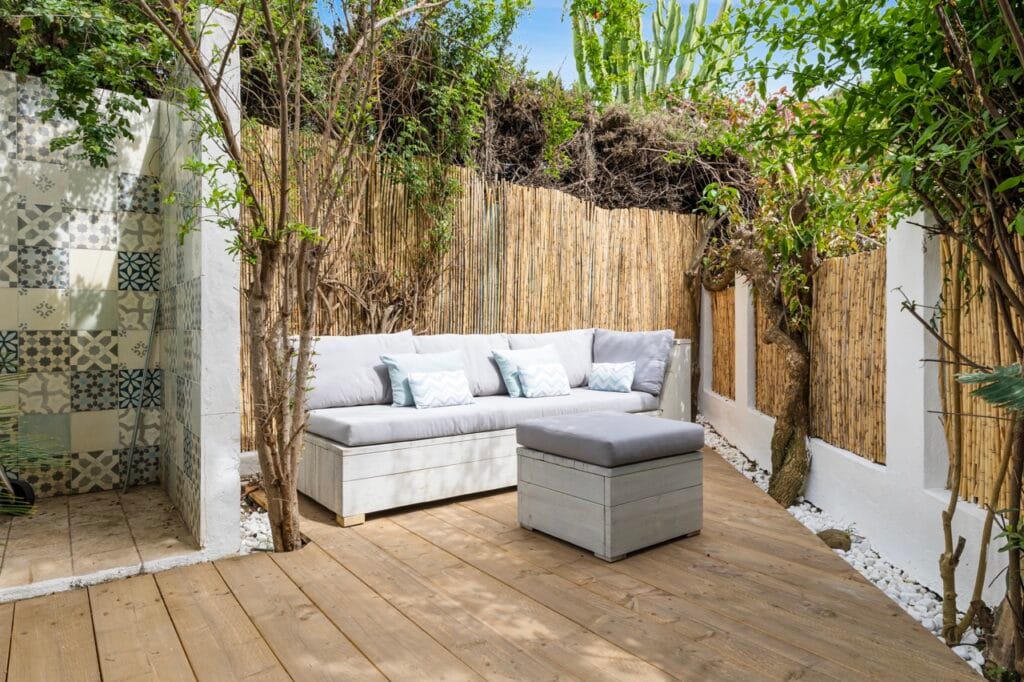 Private terrace with outdoor lounge area – Jardín de los Pinos Marbella